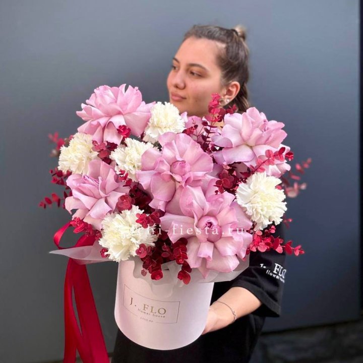 Бокс с французскими розами "Вела вита" в Комсомольске-на-Амуре