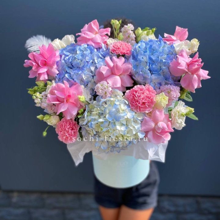 Коробка с цветами "Лемия" в Комсомольске-на-Амуре