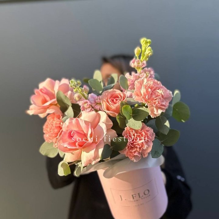 Цветы в боксе "Сизара" в Комсомольске-на-Амуре