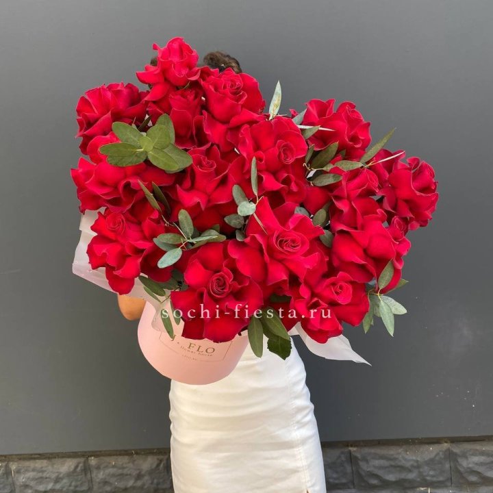 Бокс из 17 французских роз с доставкой в Комсомольске-на-Амуре