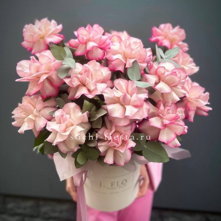 17 Французских  роз Венди в боксе в Комсомольске-на-Амуре