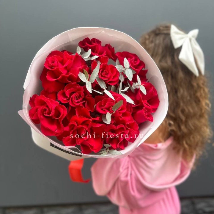 11 Красных французских роз с доставкой в Комсомольске-на-Амуре