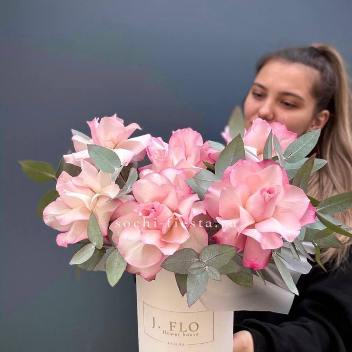 7 Французских роз в боксе в Комсомольске-на-Амуре