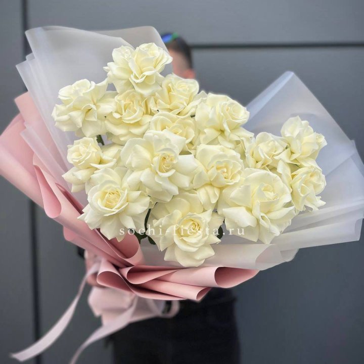 Букет из 15 французских роз Вайт дрим в Комсомольске-на-Амуре