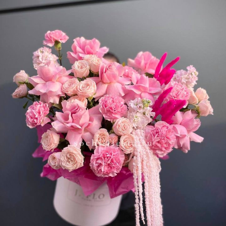 Цветочная коробка "Стелла" с доставкой в Комсомольске-на-Амуре