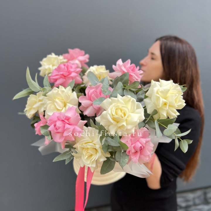 Зефирный бокс из 17 французских роз микс в Комсомольске-на-Амуре