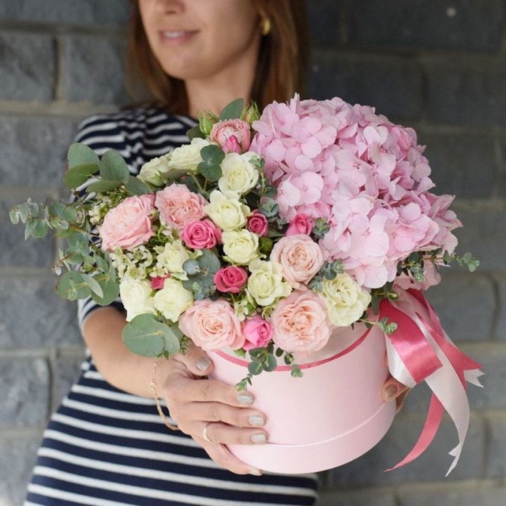 Дизайнерский цилиндр №1 с доставкой в Комсомольске-на-Амуре