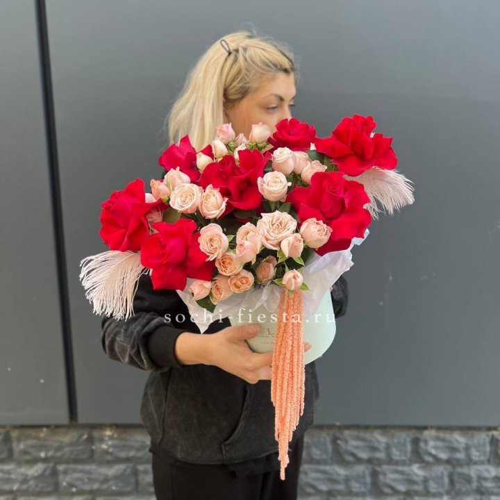 Бокс с нежными розами  в Комсомольске-на-Амуре