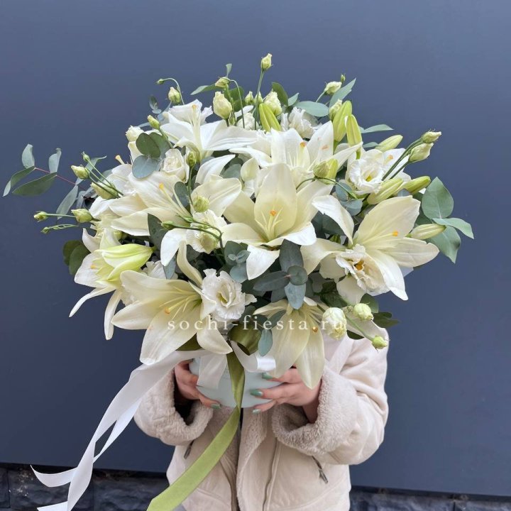 Бокс лилий и эустомы в Комсомольске-на-Амуре