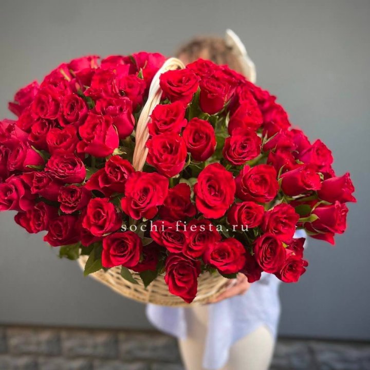 121 красная роза в корзине   в Комсомольске-на-Амуре