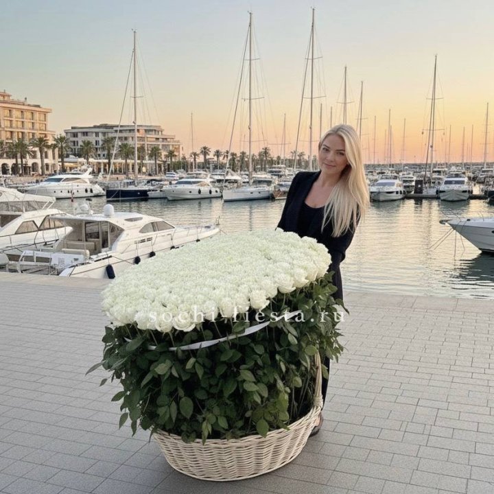 301 высокая роза в корзине в Комсомольске-на-Амуре