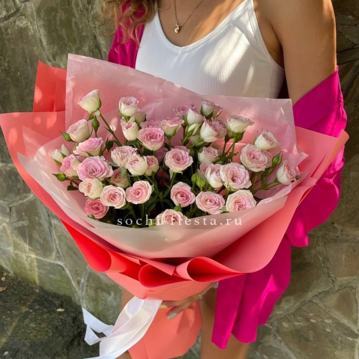 Розовые кустовые розы в Комсомольске-на-Амуре