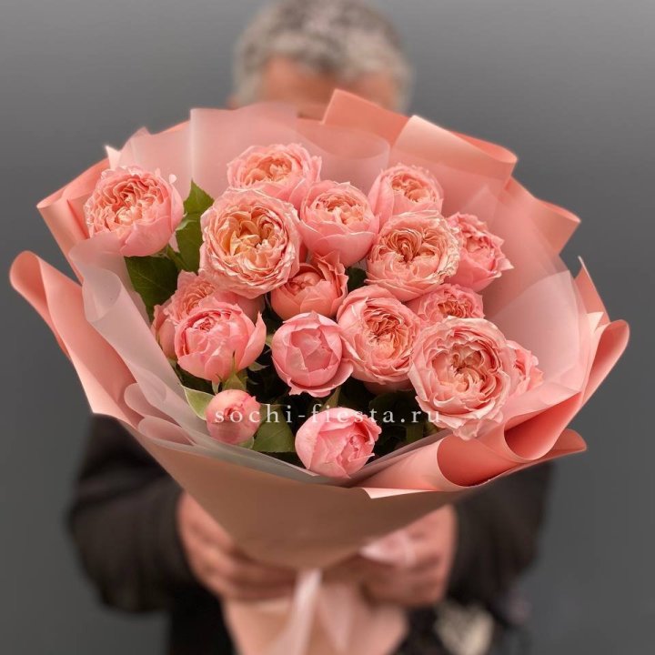 Букет комплимент из кустовых роз Джульетта в Комсомольске-на-Амуре