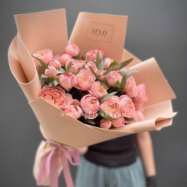 Букет из 9 кустовых роз Джульетта в Комсомольске-на-Амуре