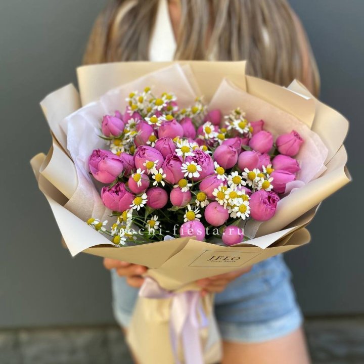 Дуобукет мисти с ромашками  в Комсомольске-на-Амуре