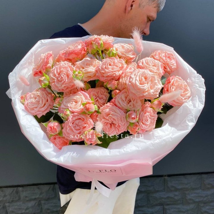 Пионовидные розы Мадам Бомбастик в Комсомольске-на-Амуре