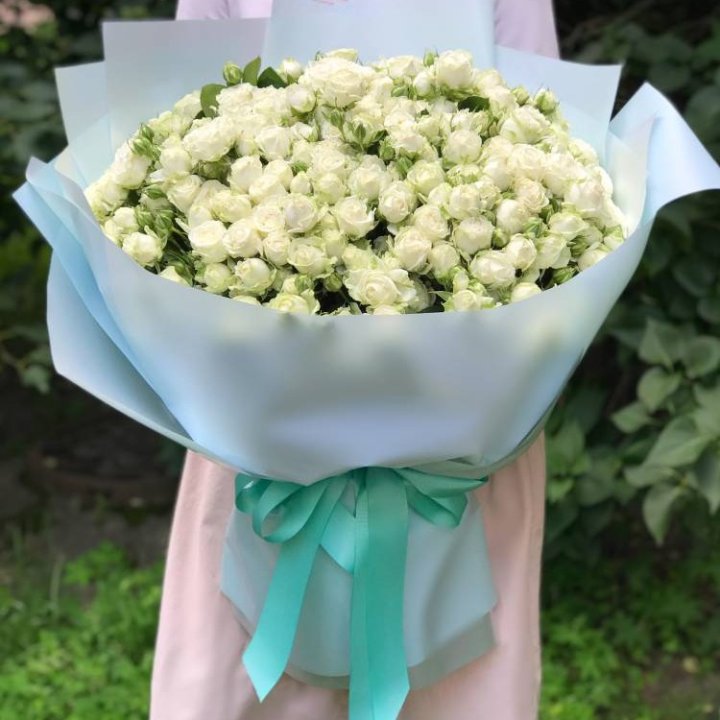 51 белая кустовая роза в Комсомольске-на-Амуре