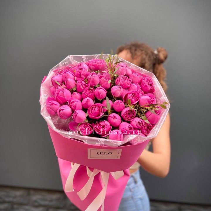 Кустовые розы букет Мисти Баблс с доставкой в Комсомольске-на-Амуре