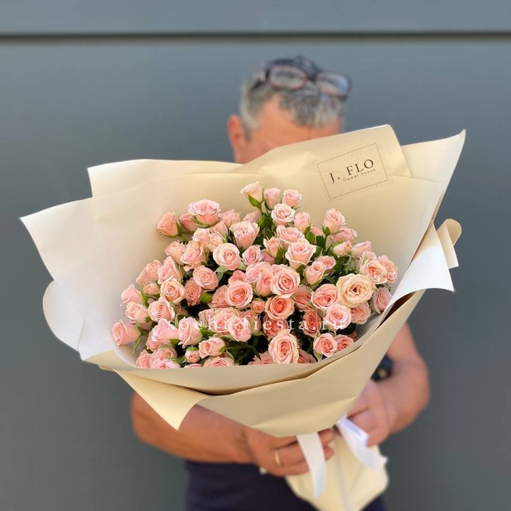 Кустовые розы леди в Комсомольске-на-Амуре