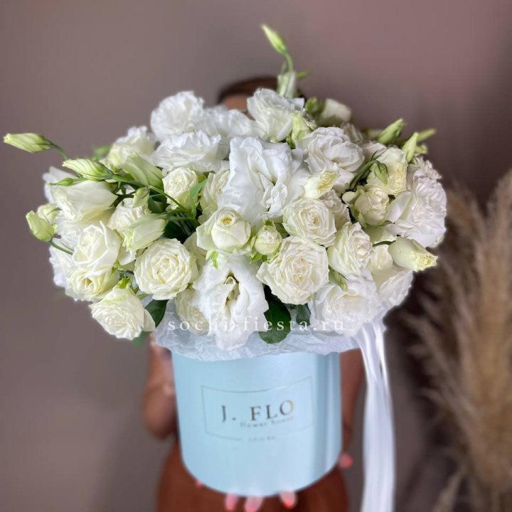 Бокс кустовых роз и эустомы  в Комсомольске-на-Амуре