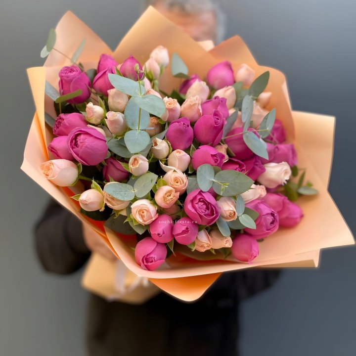 Букет кустовых роз Тендернес в Комсомольске-на-Амуре