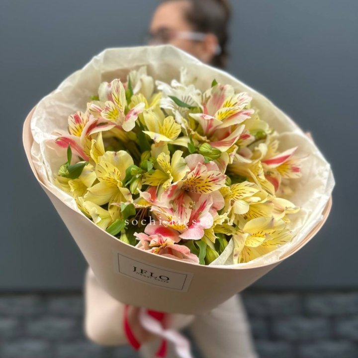 Альстромерии в нежном оформлении в Комсомольске-на-Амуре