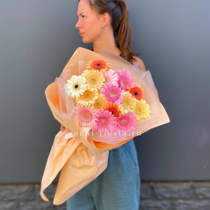 Букет разноцветных гербер в Комсомольске-на-Амуре