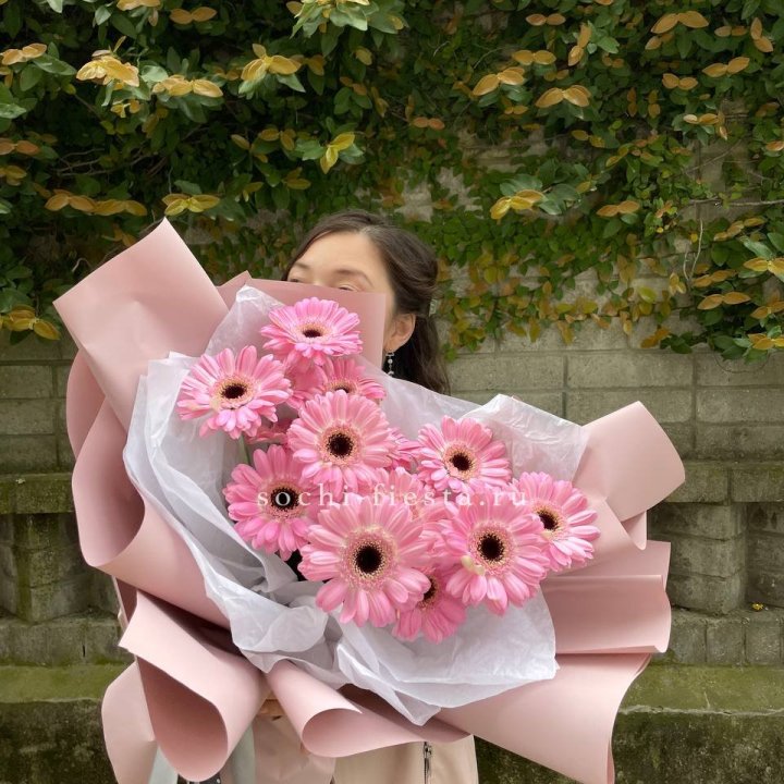 13 розовых гербер в Комсомольске-на-Амуре