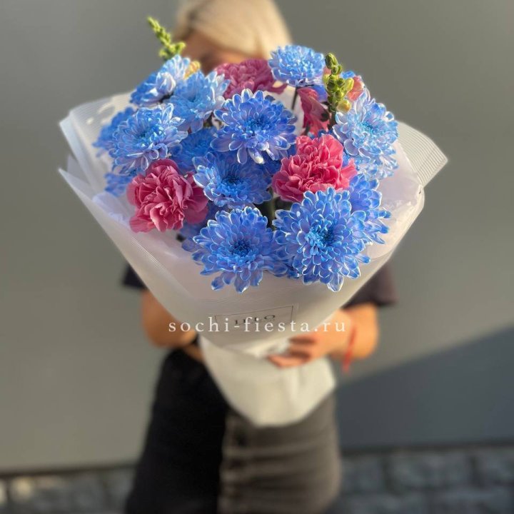 Букет сборный с хризантемой в Комсомольске-на-Амуре