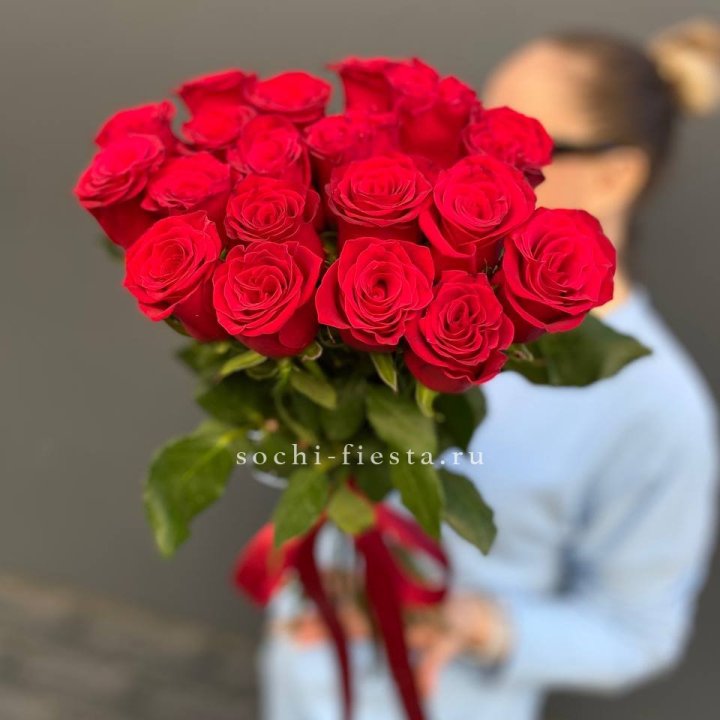 19 красных роз в Комсомольске-на-Амуре