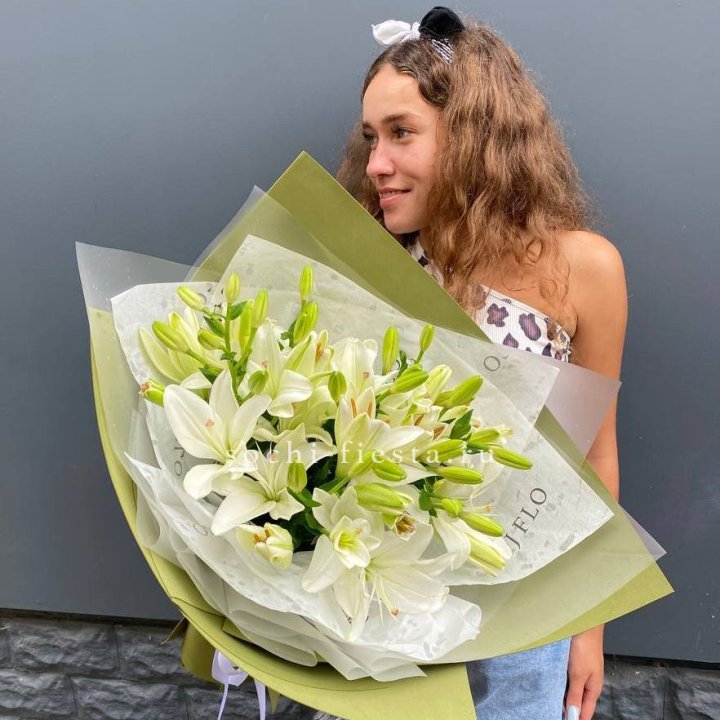 Букет  лилий "Изумруд" в Комсомольске-на-Амуре