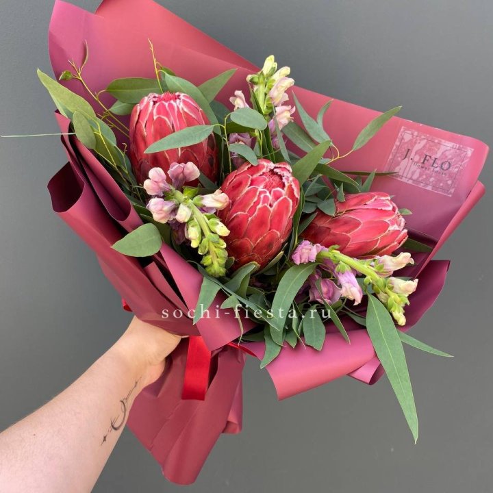 Букет из протеи "Квин" в Комсомольске-на-Амуре