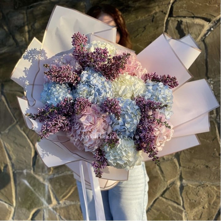 Букет гортензии с сиренью в Комсомольске-на-Амуре