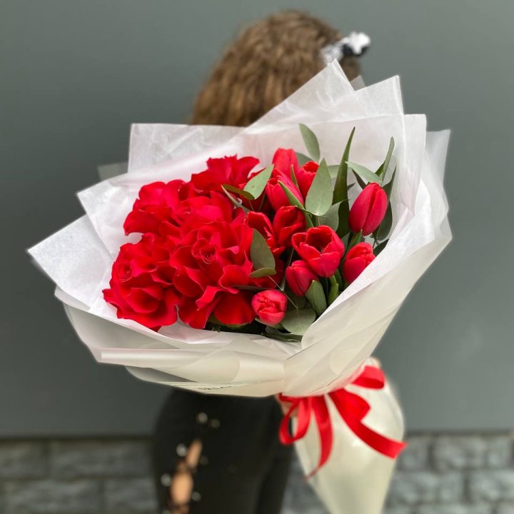 Дуо тюльпаны и розы в Комсомольске-на-Амуре