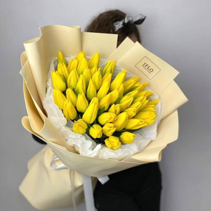 51 жёлтый тюльпан в Комсомольске-на-Амуре