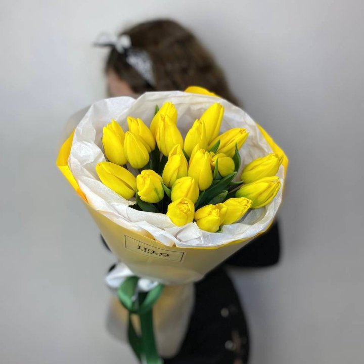  19 жёлтых тюльпанов в Комсомольске-на-Амуре