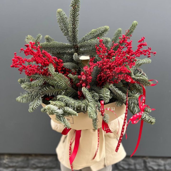 Букет нобилиса и ягод в Комсомольске-на-Амуре