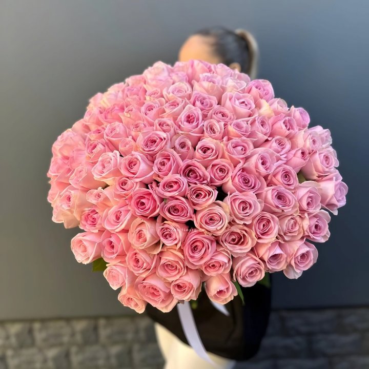 Охапка из 101 розовой розы в Комсомольске-на-Амуре