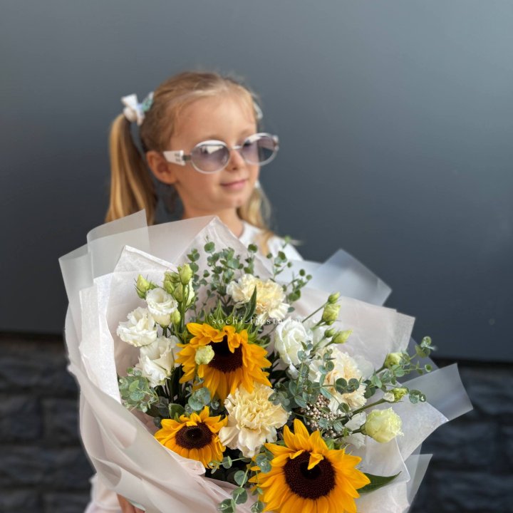 Букет  из стойких цветов с подсолнухами в Комсомольске-на-Амуре