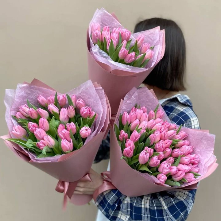 Букет розовых тюльпанов в Комсомольске-на-Амуре