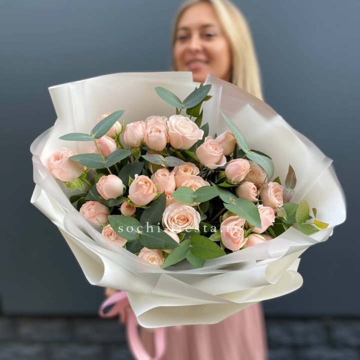 Букет кустовых роз "Фреш" с доставкой в Комсомольске-на-Амуре