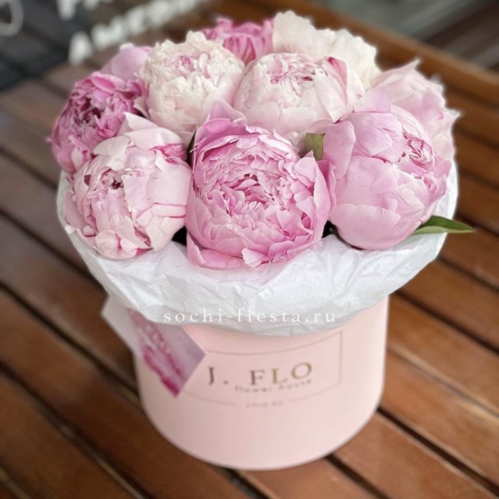 Цилиндр с пионами "Лилу" в Комсомольске-на-Амуре