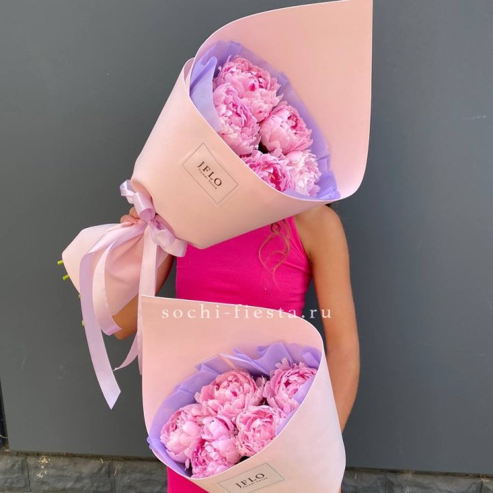 Букет из 5 пионов в Комсомольске-на-Амуре