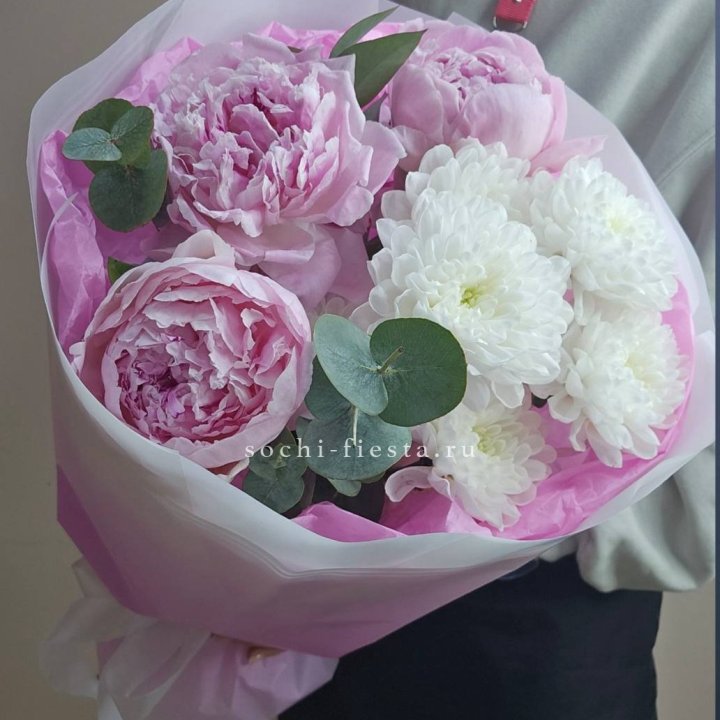  Букет комплимент с пионами в Комсомольске-на-Амуре
