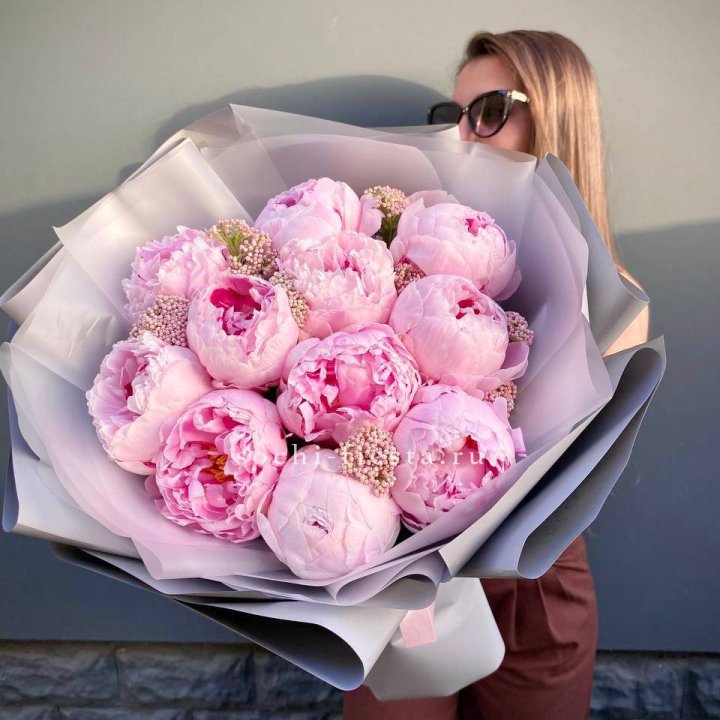 Букет с пионами "Стайл" в Комсомольске-на-Амуре