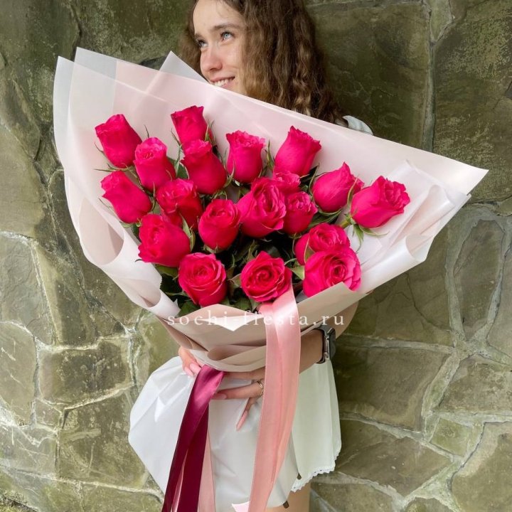 19 алых роз в Комсомольске-на-Амуре