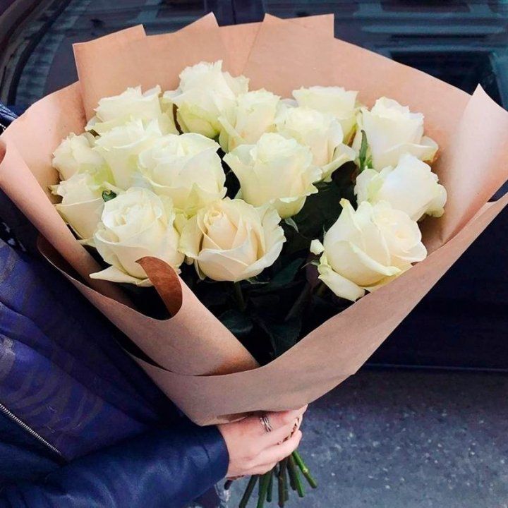 15 белых роз "Крафт" в Комсомольске-на-Амуре