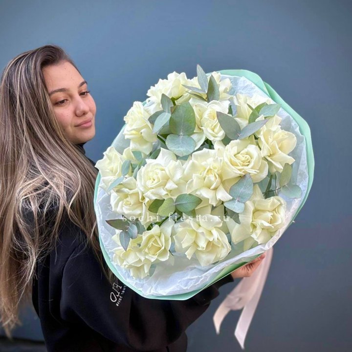 15 Белых французских роз "Ноте бьянка" в Комсомольске-на-Амуре