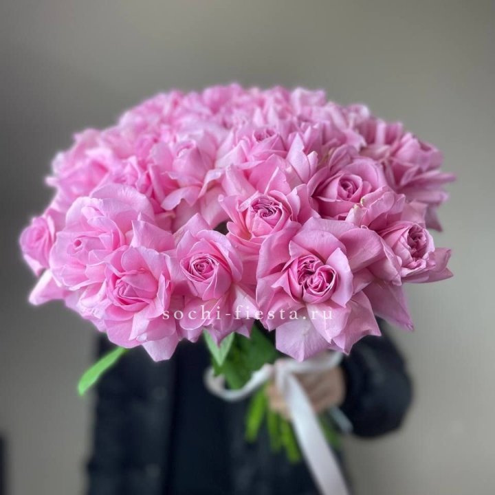 25 розовых французских роз в Комсомольске-на-Амуре