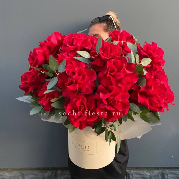 25 Французских красных роз в коробке в Комсомольске-на-Амуре